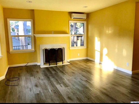2nd image of 1570 Mentone Ave