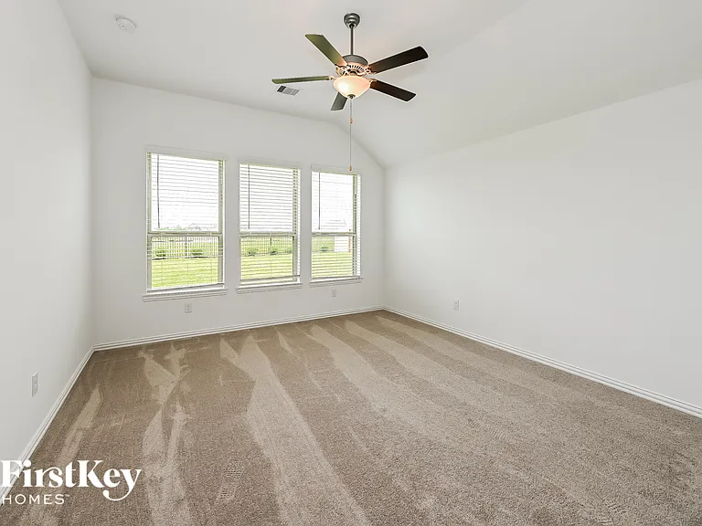 14915 Lake Shore Ave — Photo 8