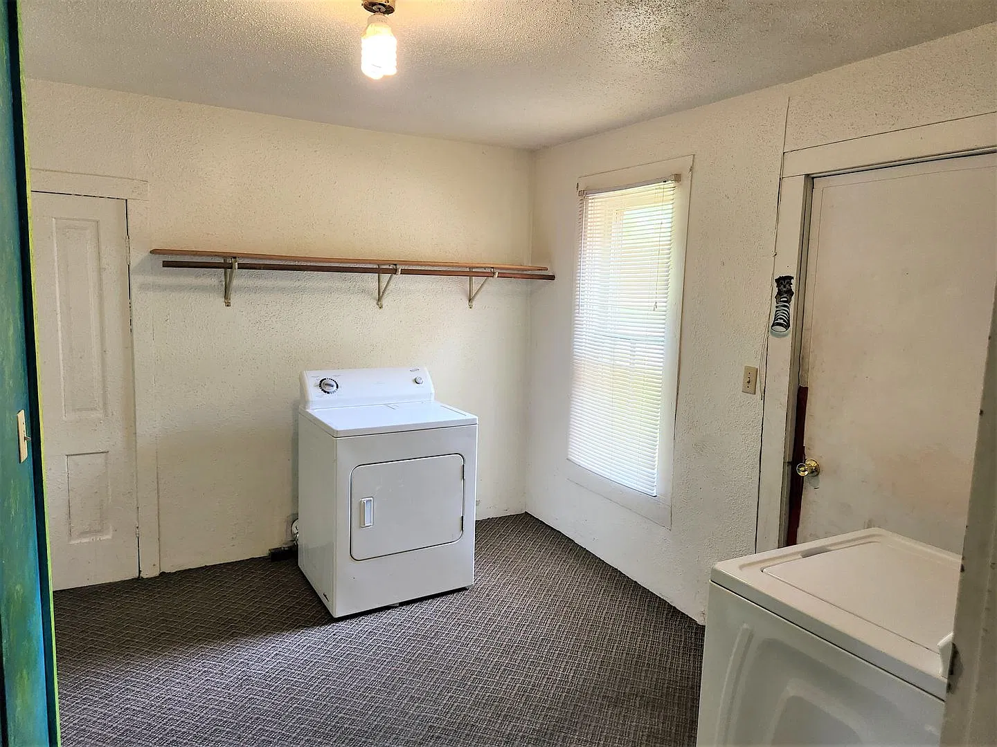 2 bed 1 Bath House — Photo 2