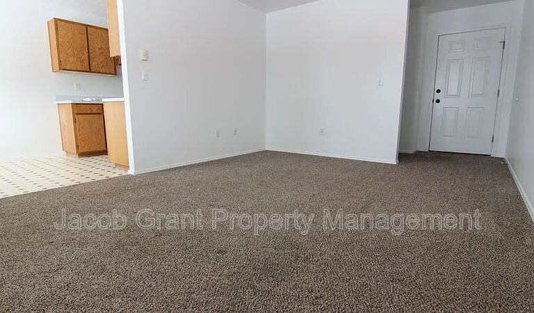 375 Golden St #3 — Photo 7