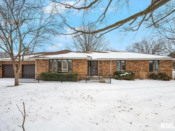 229 Whispering Oaks Dr, Metamora, IL 61548