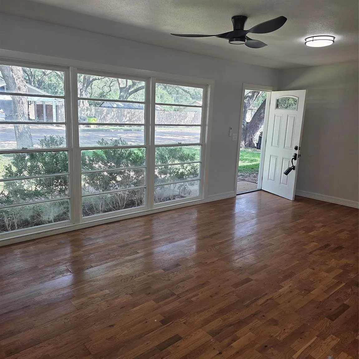 4 bed, 3.5 bath, 1993 sqft, $1,849 — Photo 3
