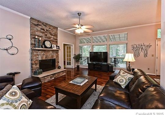 4th image of 9536 Errington Ln