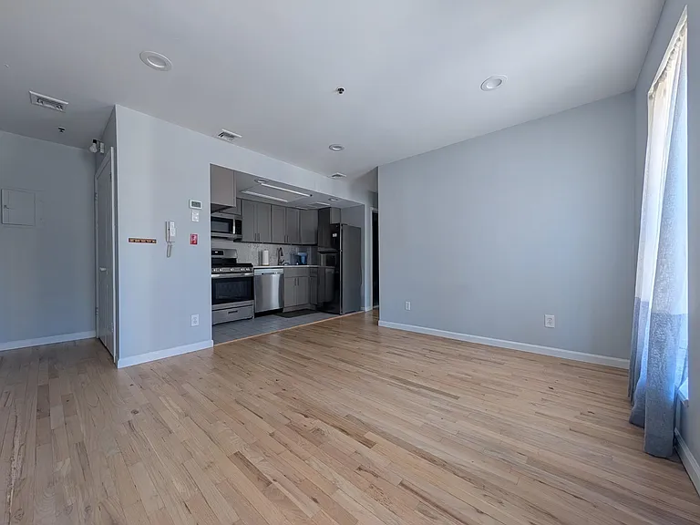 457 2nd St #3 — Photo 2
