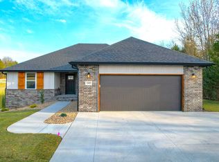 1197 W Warren Ave, Ozark, MO 65721