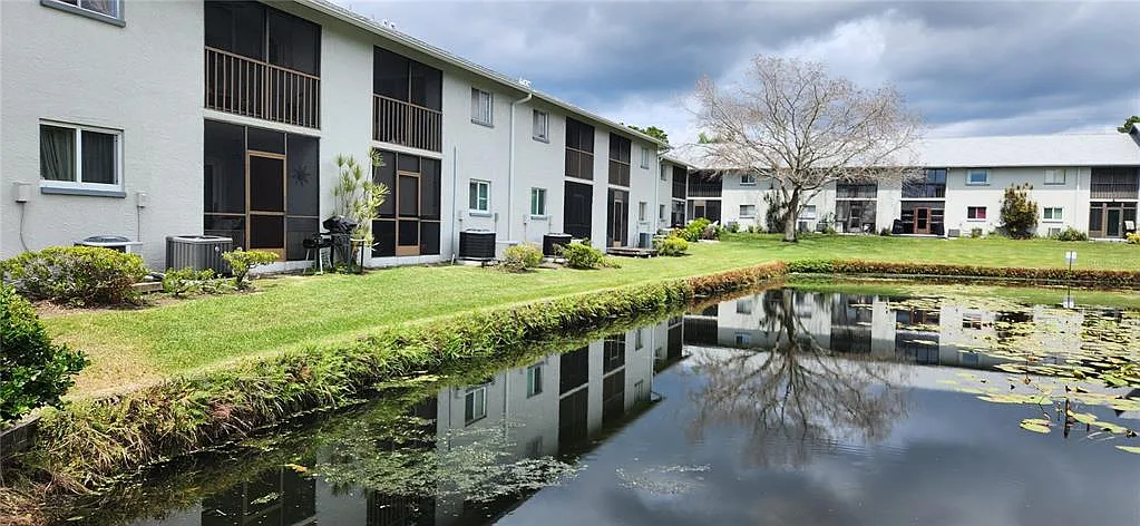 2 bed, 2.0 bath, 960 sqft, $1,650 — Photo 2
