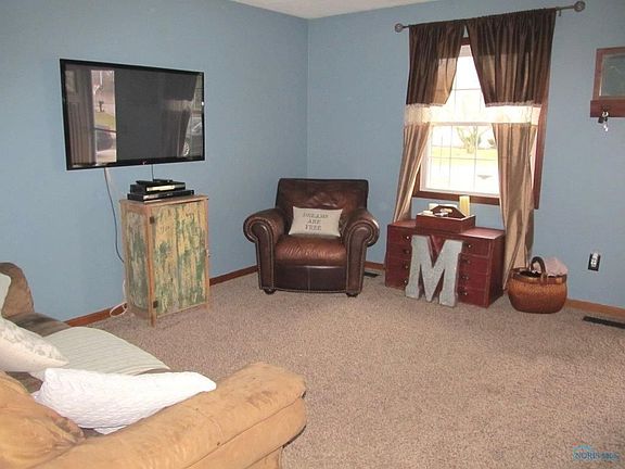 2nd image of 1015 Lakehurst Dr