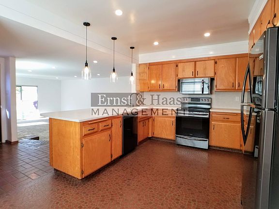 5th image of 4851 Hazelbrook Ave