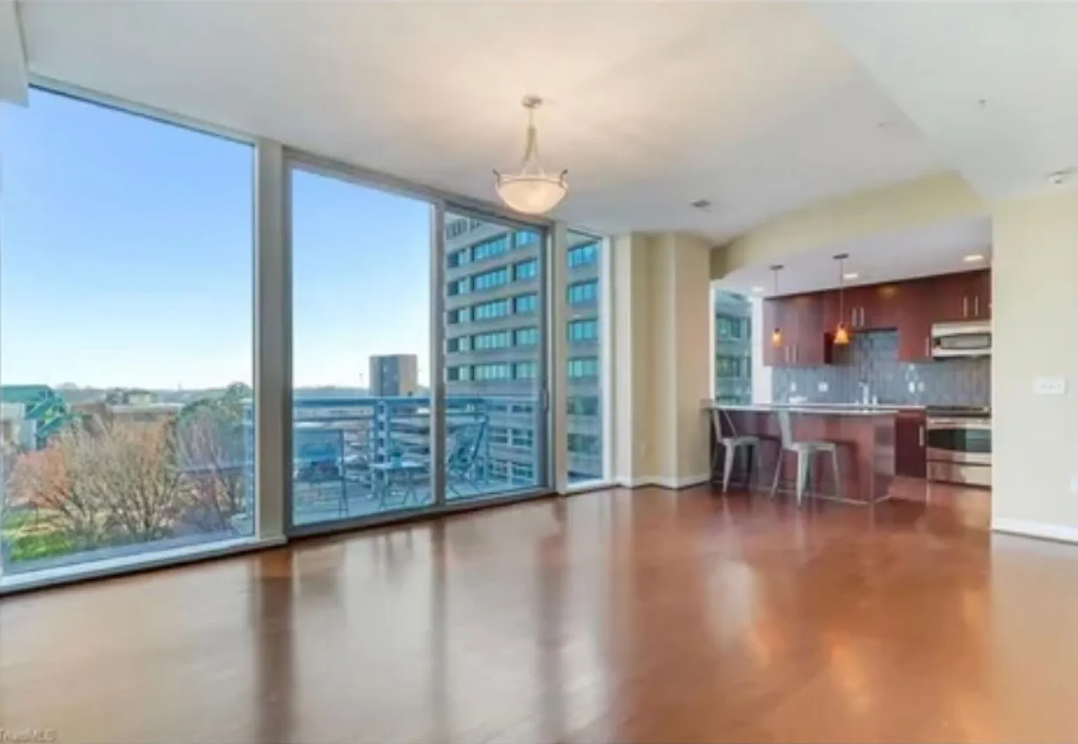Centerpointe-downtown luxury — Photo 1