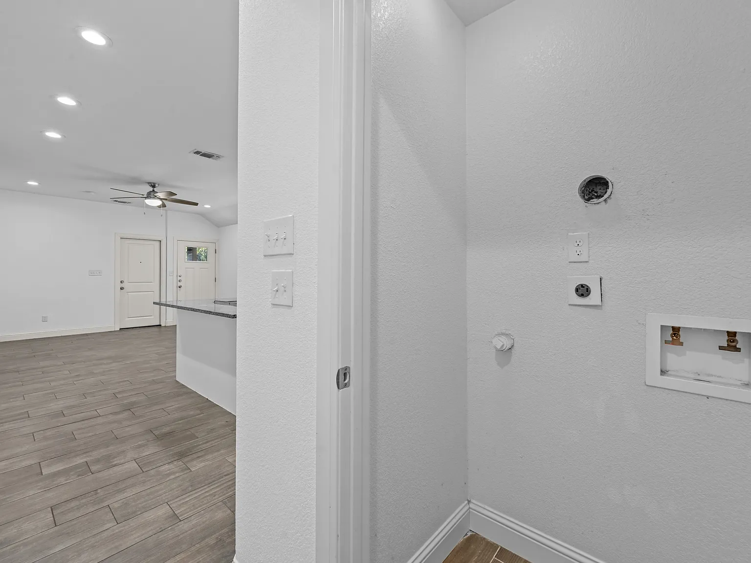 607 E Carter St — Photo 3