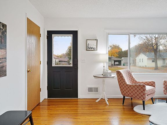 5th image of 5060 Hughes Ave NE