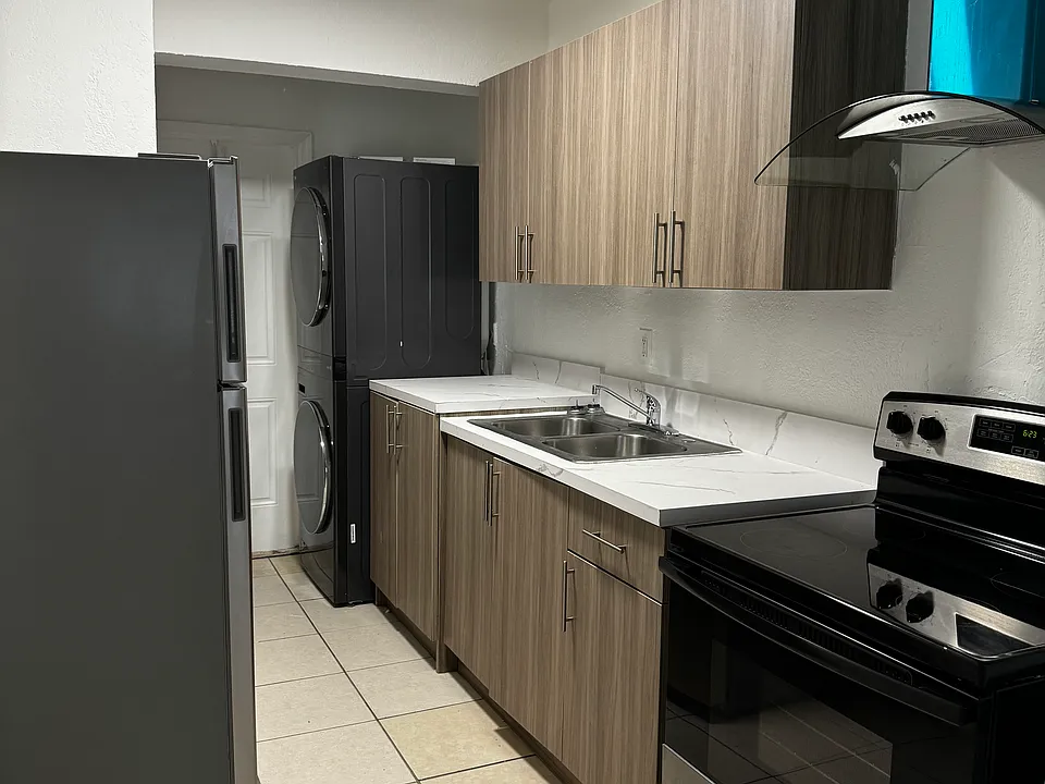 740 NW 4th Ave #2