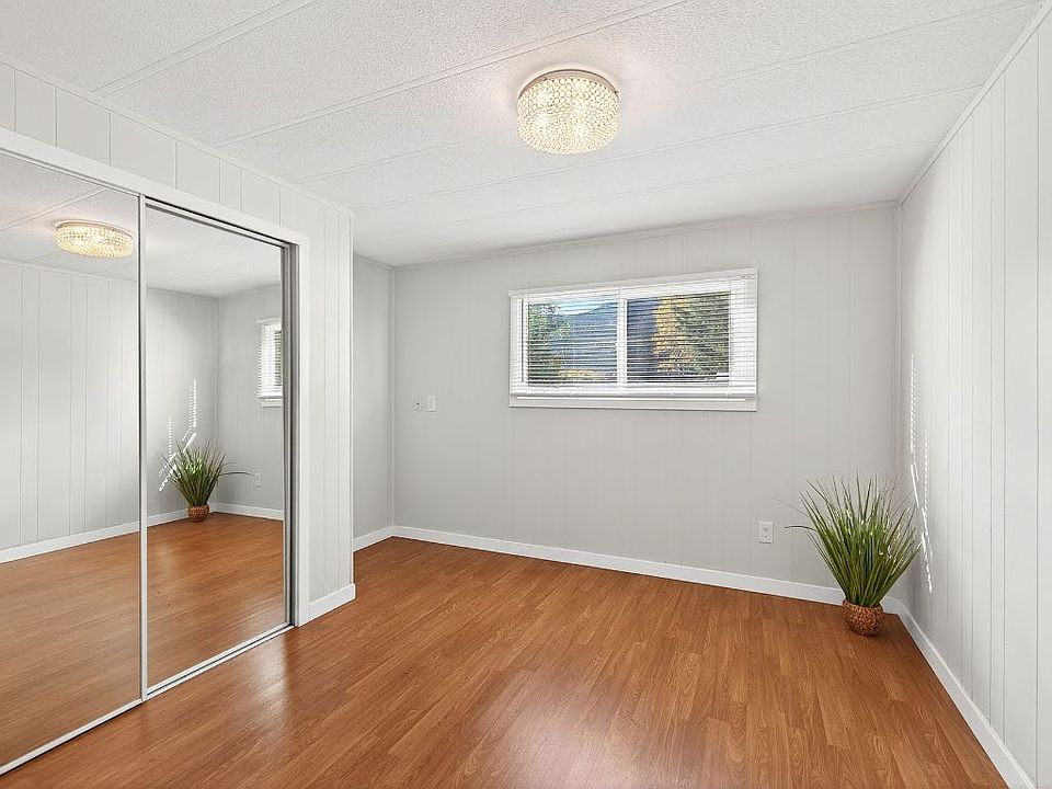 1st image of 121 Ferry Rd #12