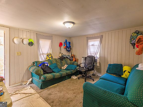 4th image of 100 Daisy Cir