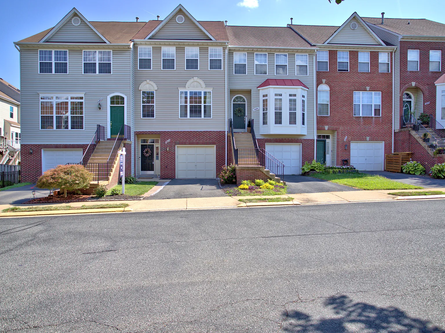 3 bed, 2023 sqft, $3,200 — Photo 1