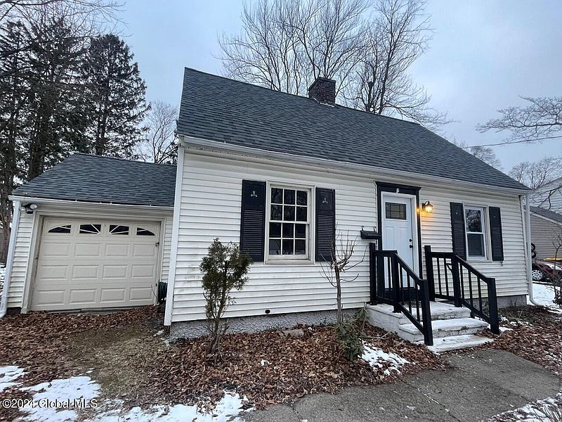3rd image of 15 Jennifer Road