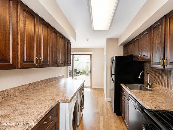 3rd image of 40 Gervil St