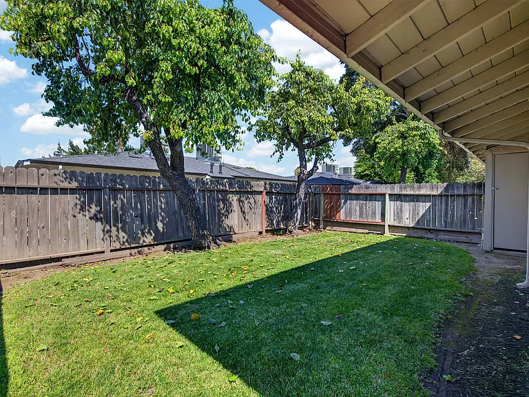 N Morgan Pl — Photo 30