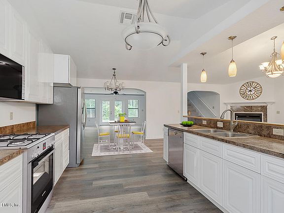 3rd image of 10511 Otter Creek Dr