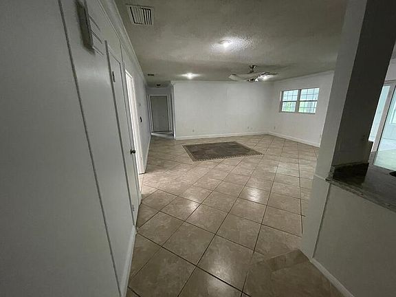 4th image of 1674 Louis Dr #1