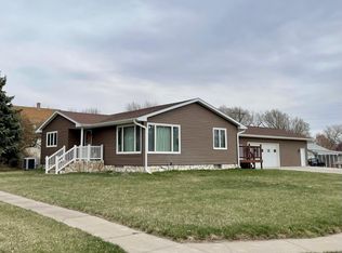 304 Center St, Gibbon, NE 68840