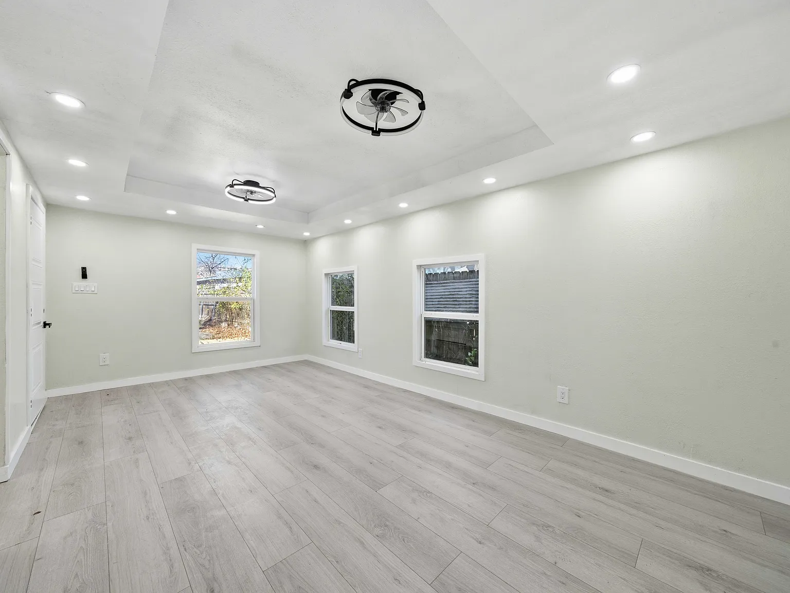 1 bed, 1.0 bath, 700 sqft, $825 — Photo 2