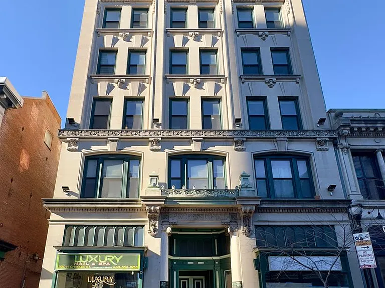 The Charles — Photo 8