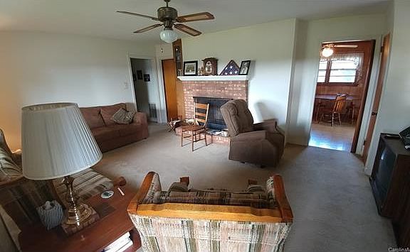 5th image of 915 Candy Dr