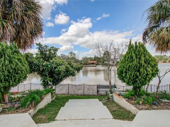 714 Sandpiper Dr, Sugar Land, TX 77478