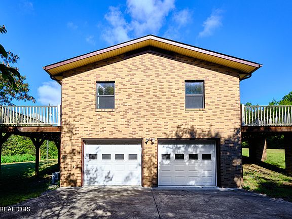 2nd image of 1105 Ridge Rd
