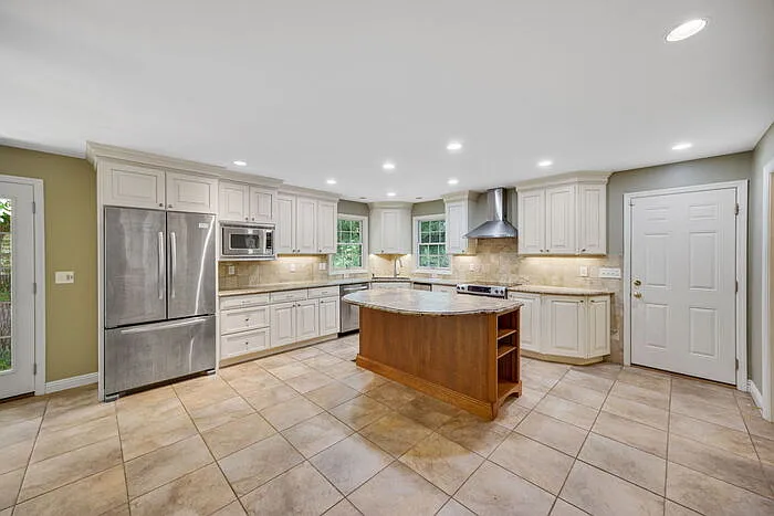 12819 Huntercreek Rd — Photo 4