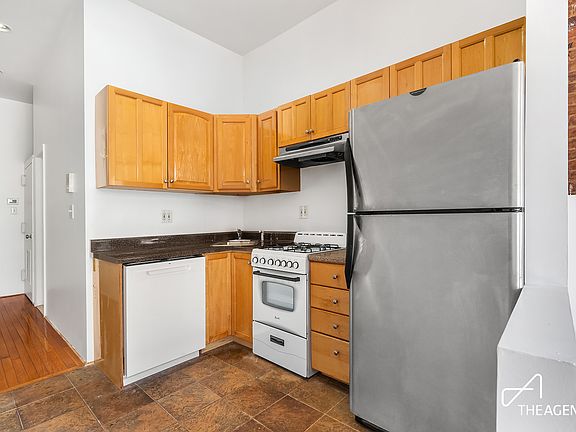 3rd image of 315 W 136th St APT 2