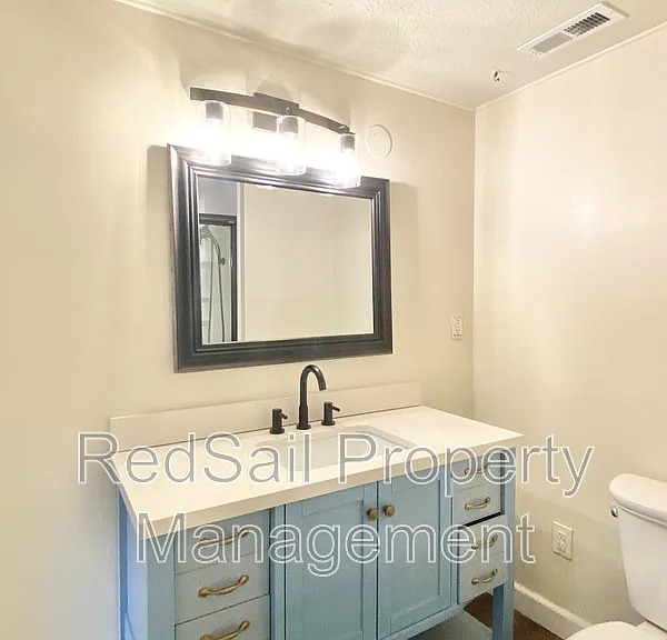 725 Chatsworth Dr — Photo 15