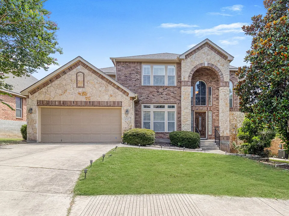 8707 Roswell Rdg