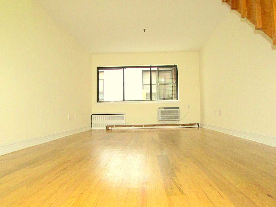 2nd image of 1 Astor Pl APT 3N