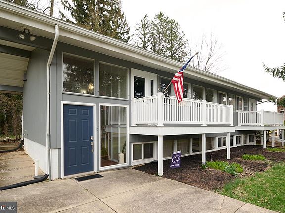 3rd image of 327 Fry Dr