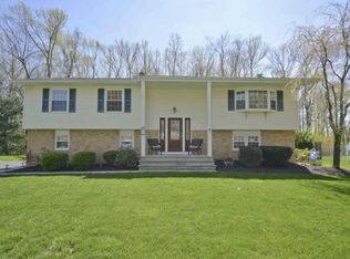 22 Howe Ln, Freehold, NJ 07728