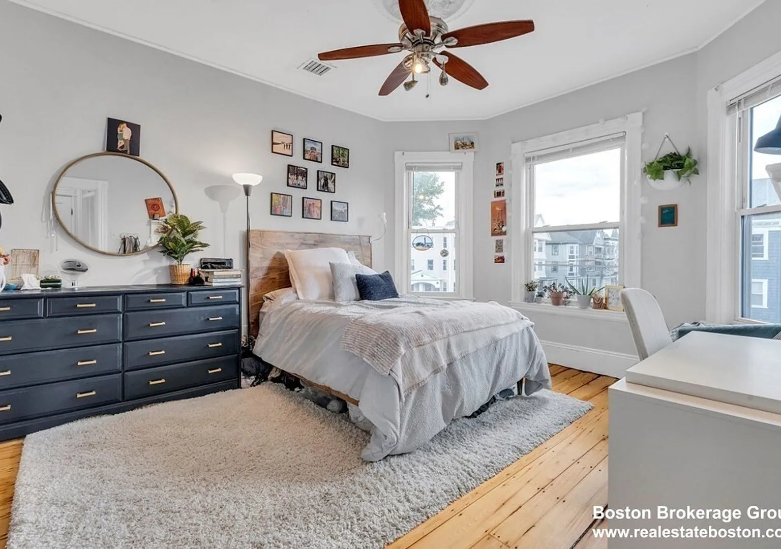 Get $1000 upon closing with monthly promo! Spacious, Luxury Apartment with Huge Sunlit rooms near... — Photo 2