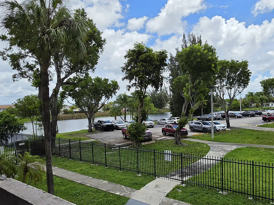 1101 SW 122nd Ave #204