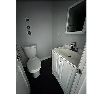 Building Photo - 77 Hope Ave #5C