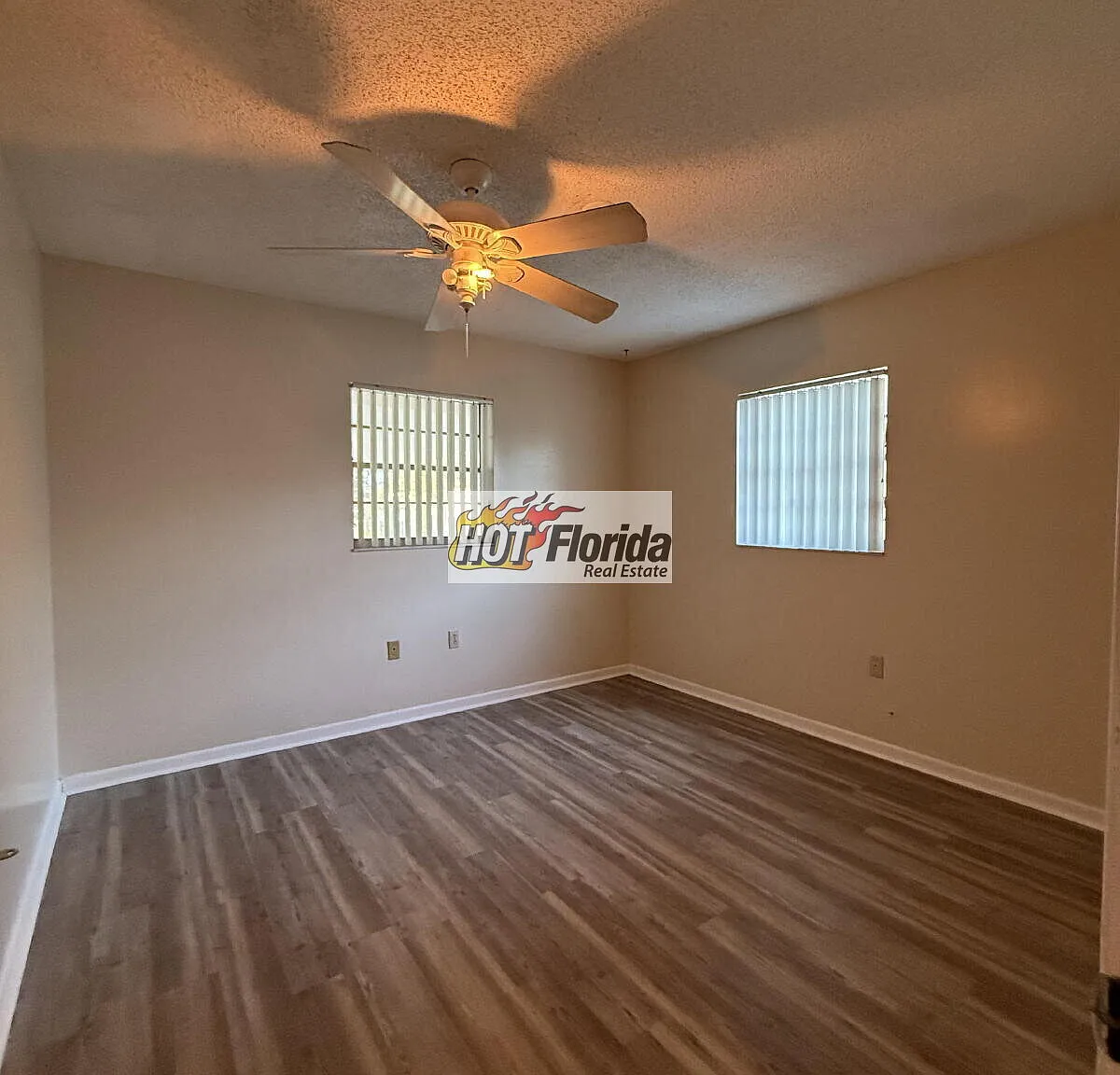 Freshly Updated 2-Bedroom Duplex in Avon Park — Photo 4