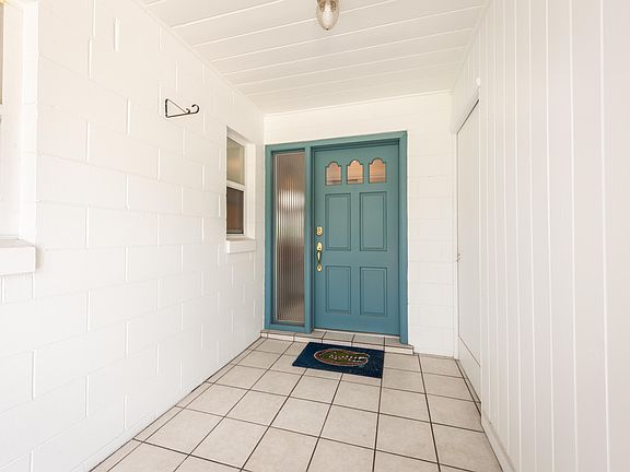 5th image of 2580 Hillcrest Ave