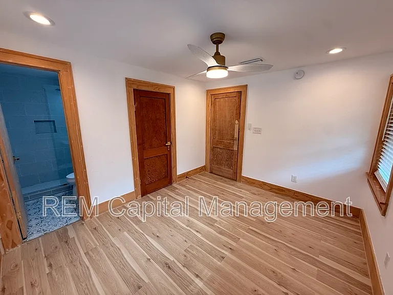121 18th Ave N #5 — Photo 5