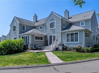 302 Hickory Woods Ln #302, Stratford, CT 06614