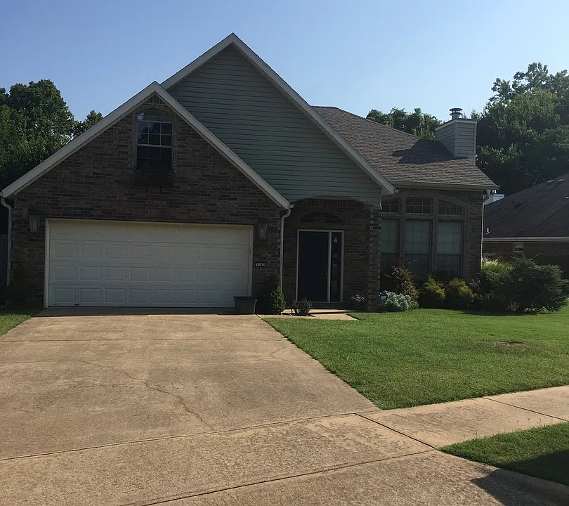 1040 E Broadview Dr