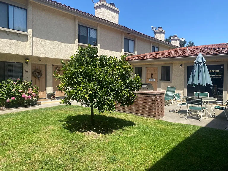 1001 E Cypress Ave — Photo 15