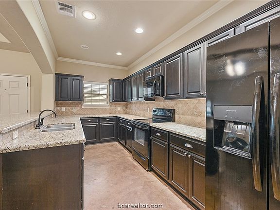 2nd image of 418 Hayes Ln