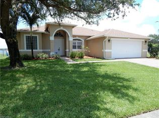 1070 Grove Dr, Naples, FL 34120