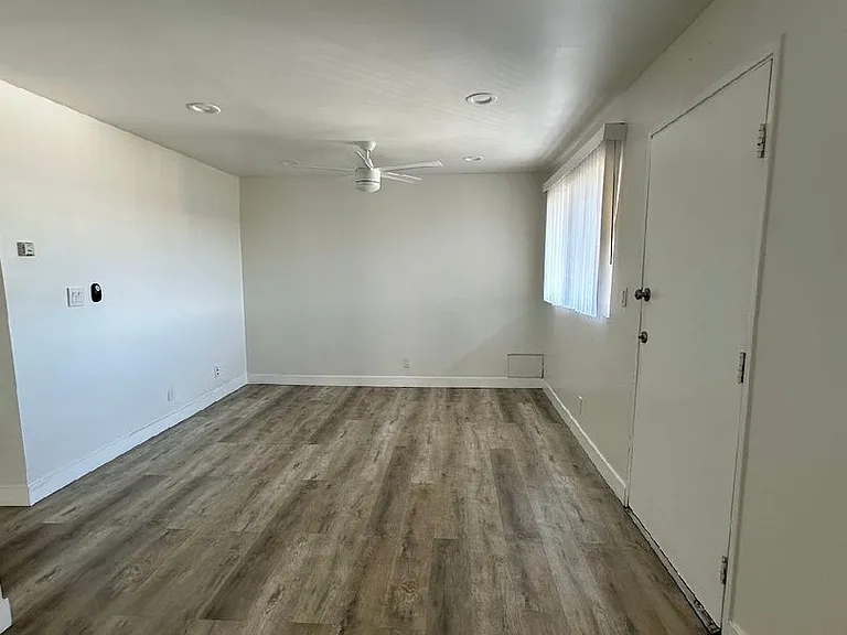 2226 Lewis Ave — Photo 2