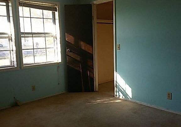 4th image of 725 N Elm